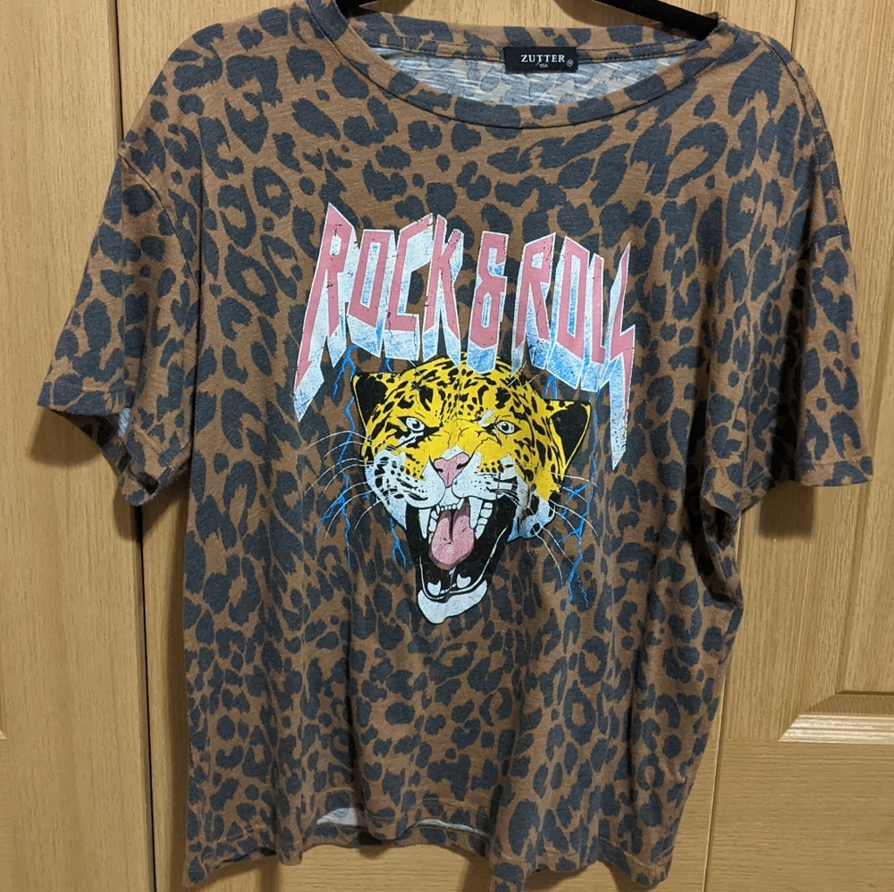 Cheetah print graphic tee